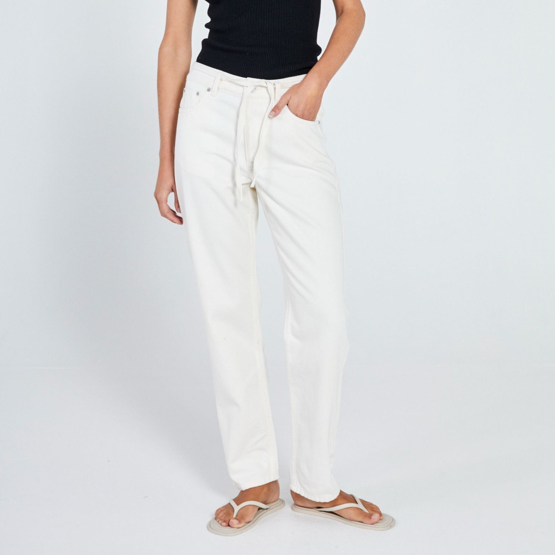 Norr W Kenzie Relaxed Belt Jeans White Wash