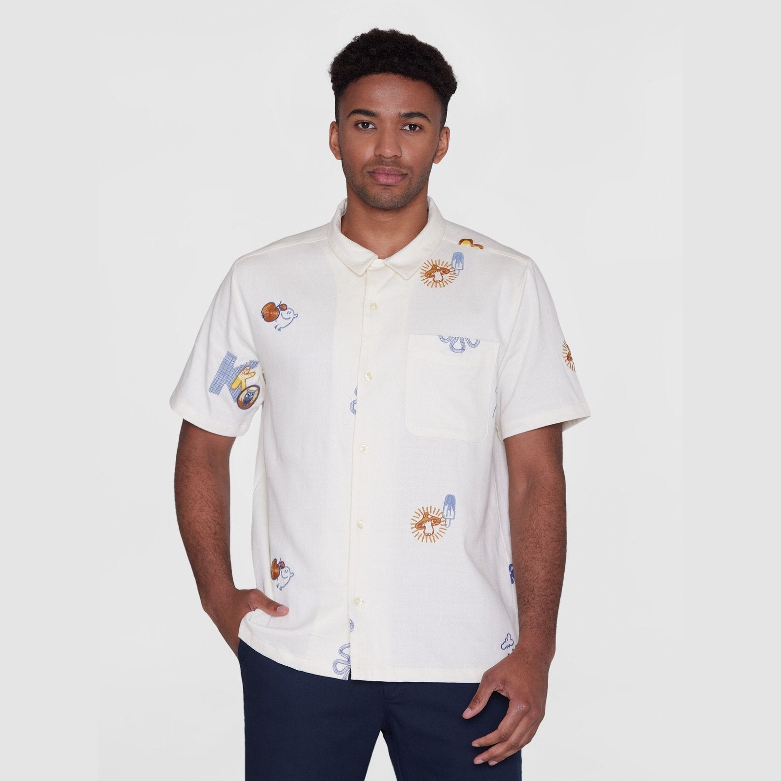 Knowledge Cotton Apparel M Box Fit Short Sleeve Shirt w Embroidery Egret