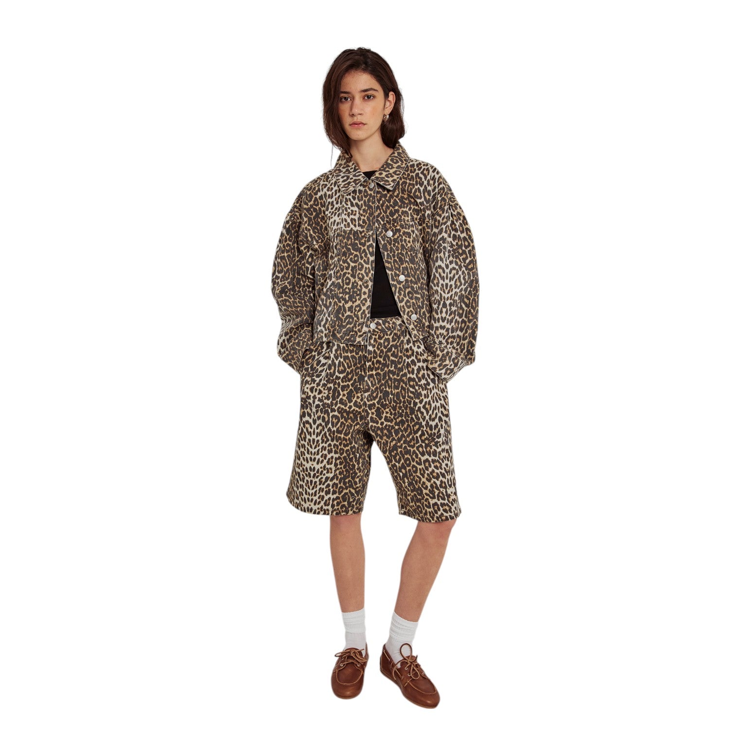 Kenzie Pleat Long Shorts Leo Print