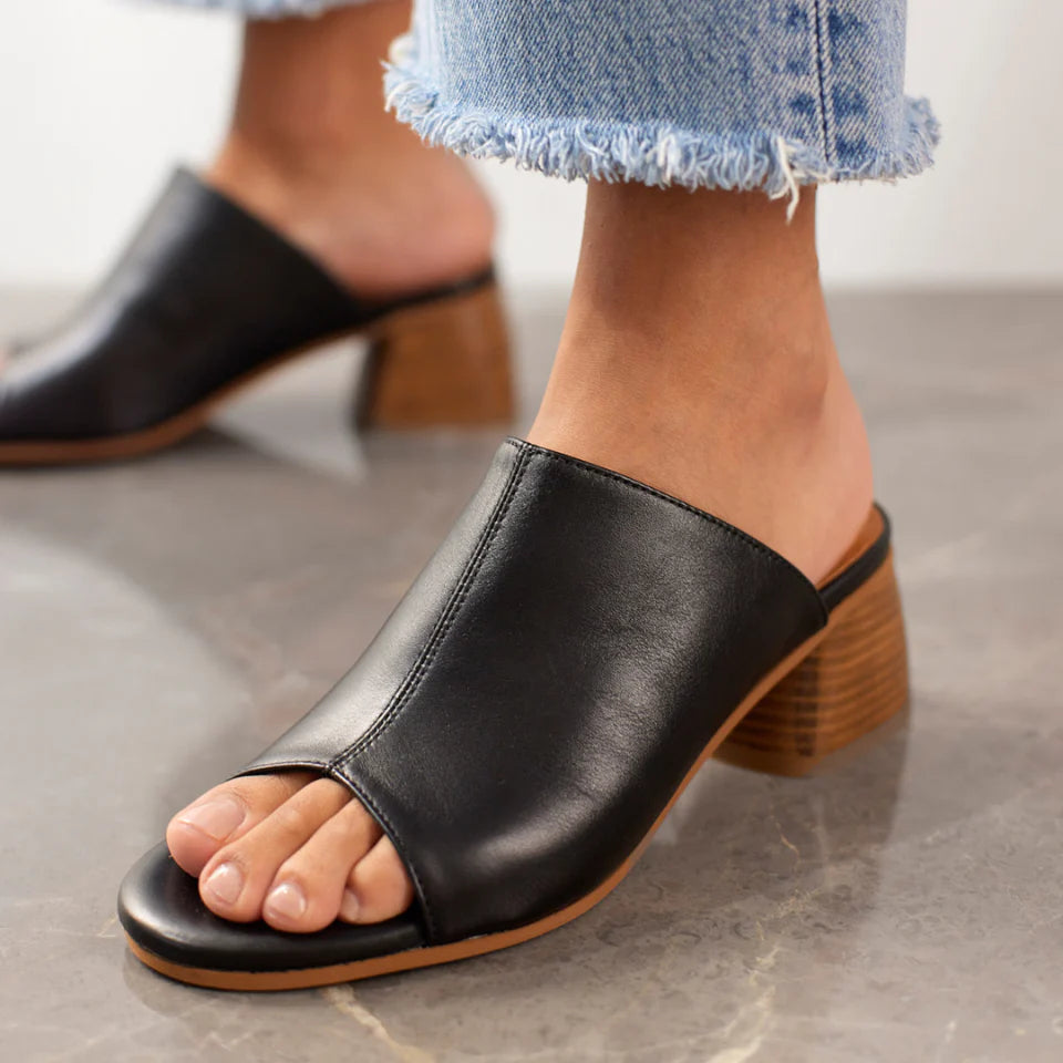 Angulus W Sandal med Skulpturel Træhæl Black
