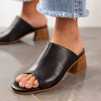 Angulus W Sandal med Skulpturel Træhæl Black