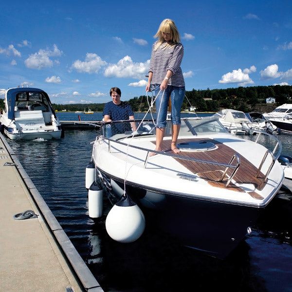 Polyform F-fender hvid/sort top