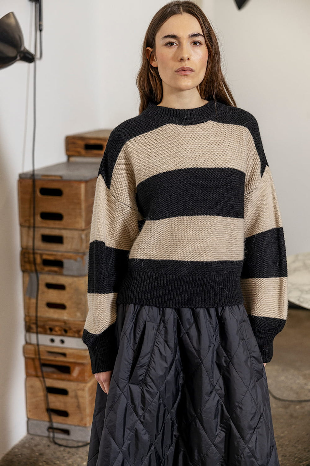 AJ117 W Jo Pullover Black Sand