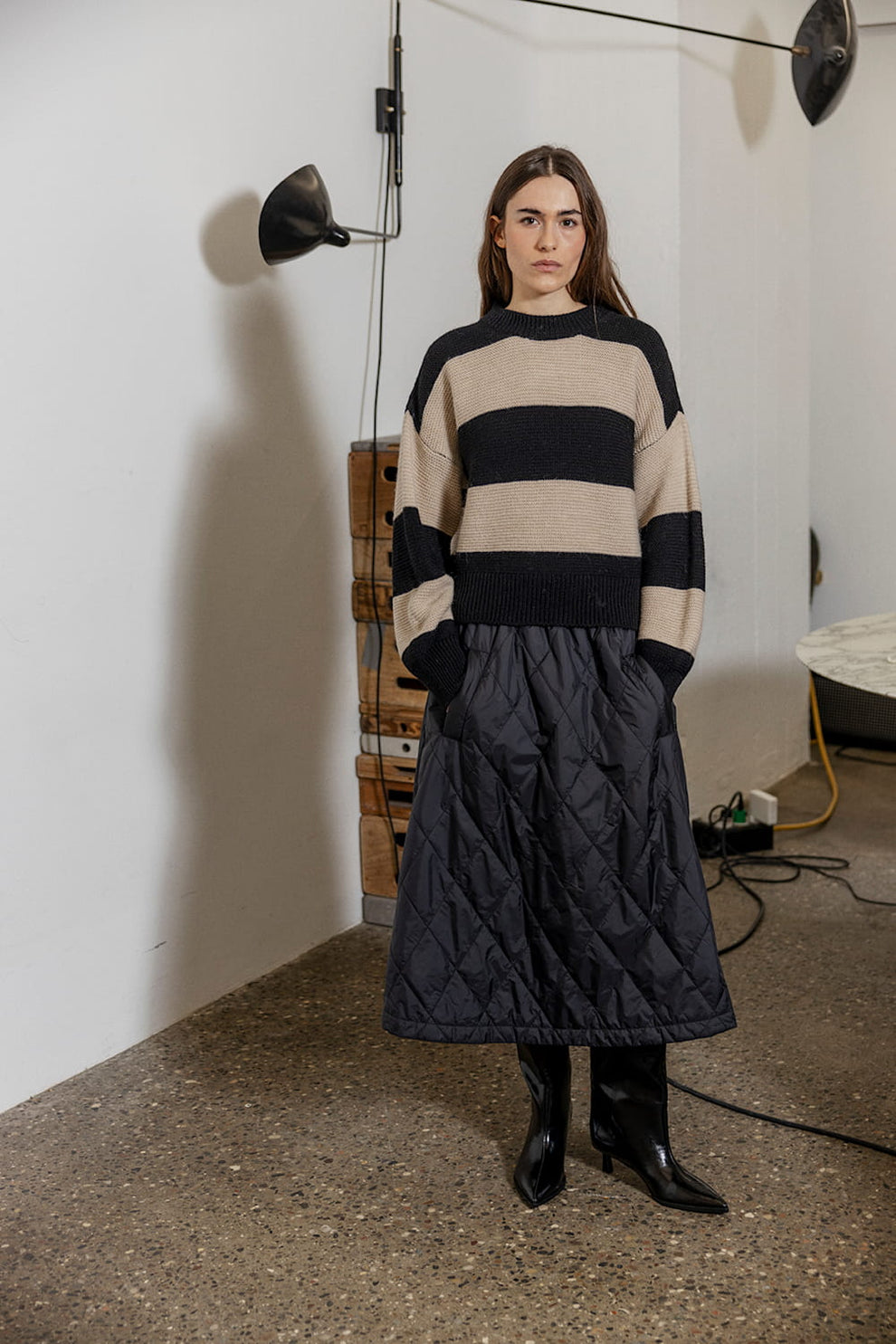 AJ117 W Jo Pullover Black Sand