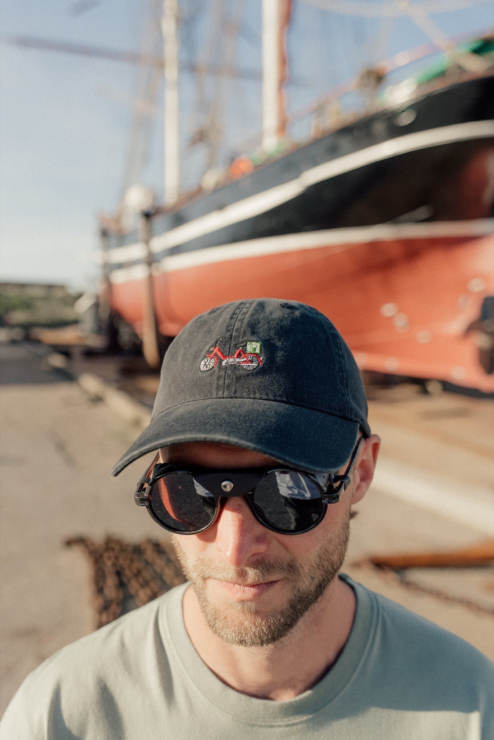 Lakor U Red Maxi Cap Black