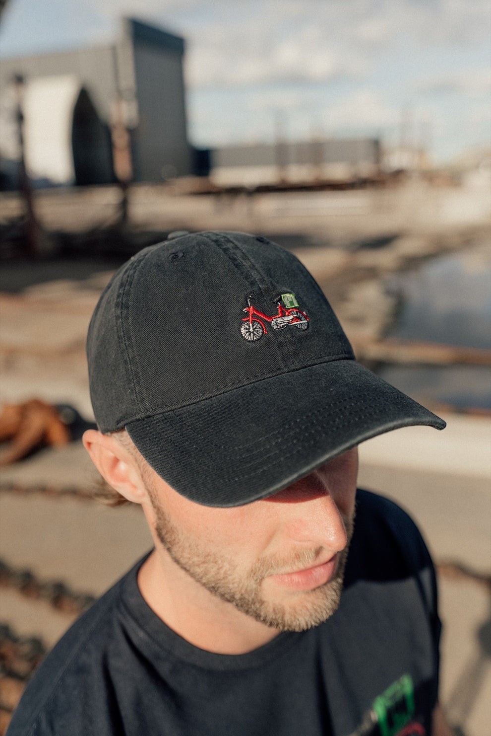 Lakor U Red Maxi Cap Black