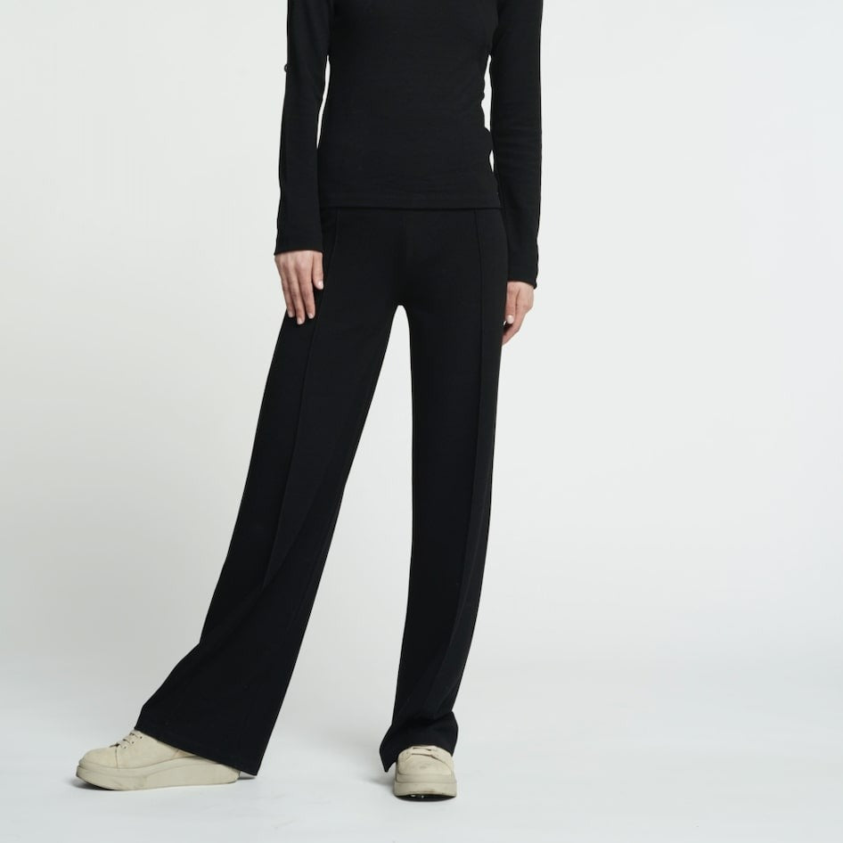 LUNE W Forrest Essential Flared Pants Black