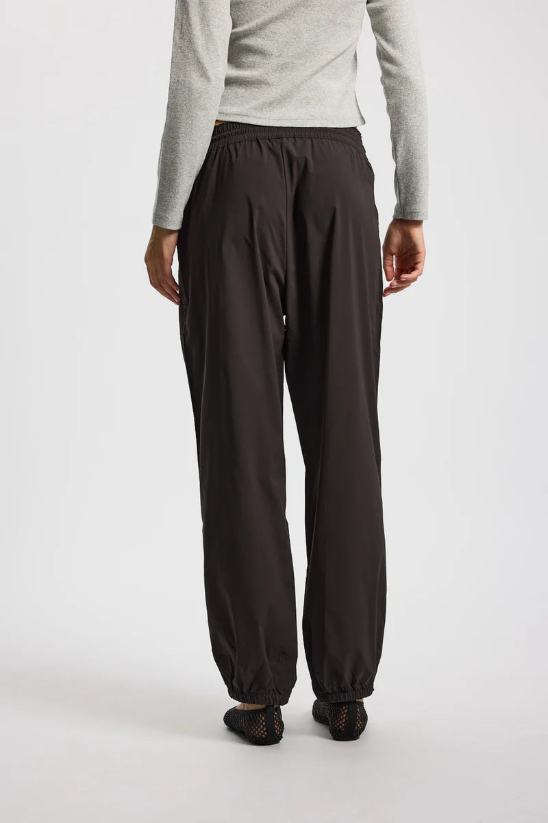 Rethinkit Track Loose Pants Palma 0022 Almost Black