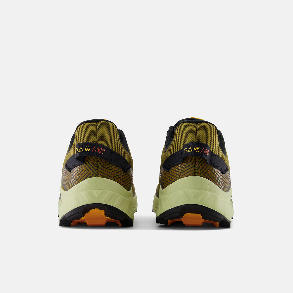 New Balance M FuelCell Summit Unknown v4 High Desert Cayenne